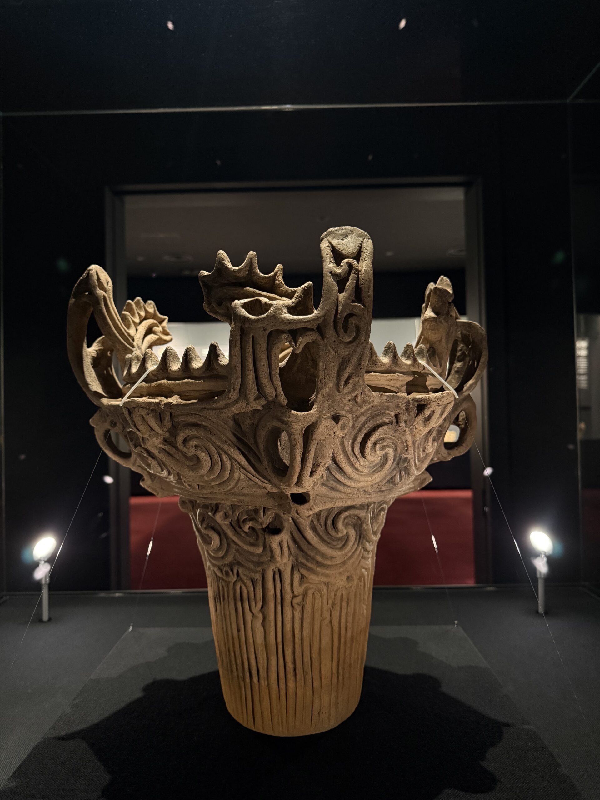 【縄文紀行】5000年の執念と技術。国宝・火焔型土器が教えてくれる「日本の原点」